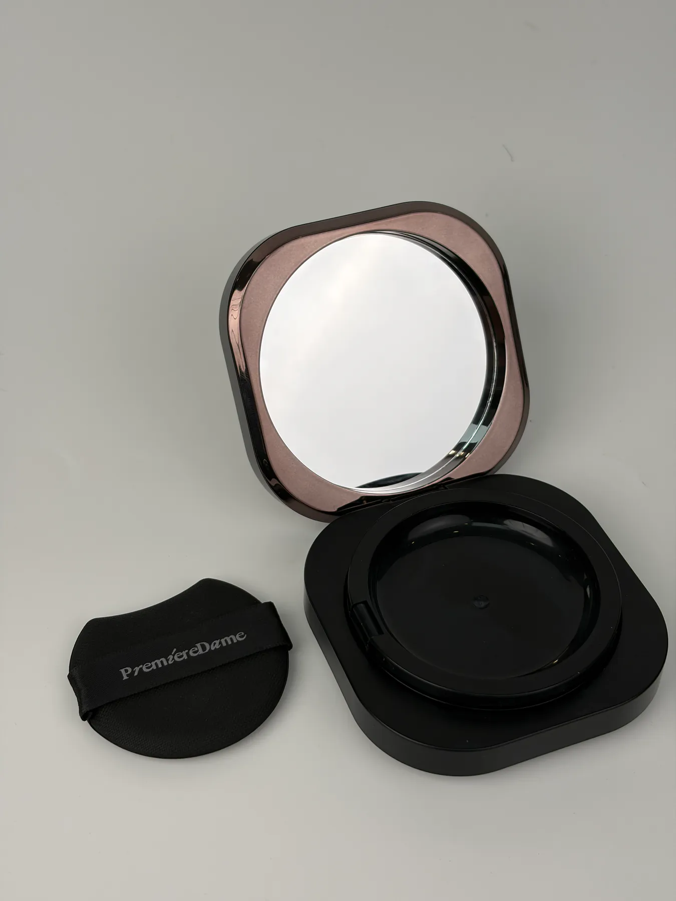 Black Swan Cushion refill and puff composition